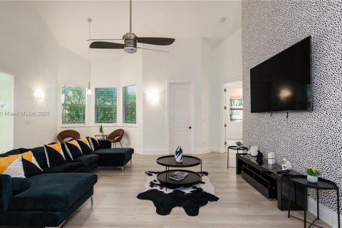 Casa en alquiler en Fort Lauderdale, Florida, 6 dormitorios, 340.86 m2 № 1950661 - foto 4