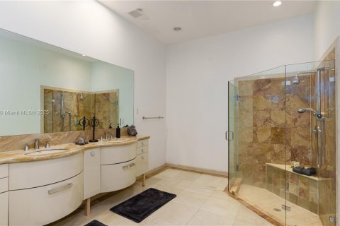 Casa en alquiler en Fort Lauderdale, Florida, 6 dormitorios, 340.86 m2 № 1950661 - foto 15