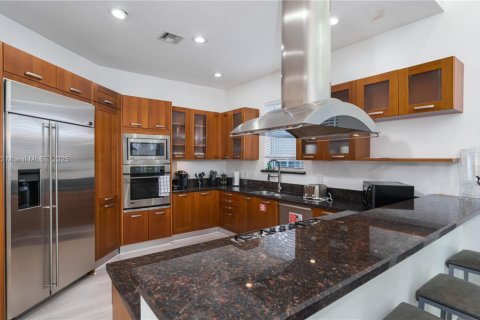 Casa en alquiler en Fort Lauderdale, Florida, 6 dormitorios, 340.86 m2 № 1950661 - foto 10