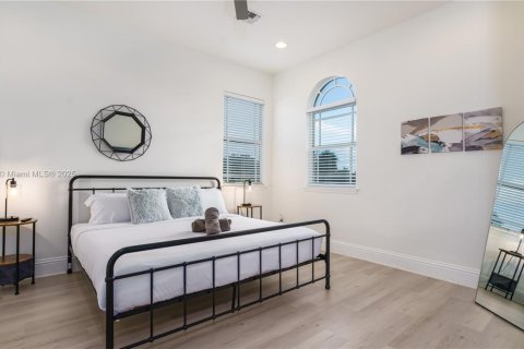 Casa en alquiler en Fort Lauderdale, Florida, 6 dormitorios, 340.86 m2 № 1950661 - foto 16