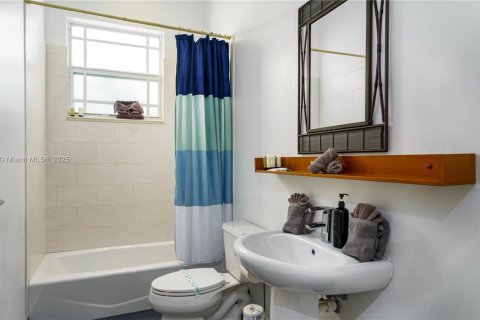 Casa en alquiler en Fort Lauderdale, Florida, 6 dormitorios, 340.86 m2 № 1950661 - foto 21