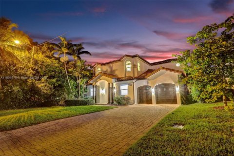 Casa en alquiler en Fort Lauderdale, Florida, 6 dormitorios, 340.86 m2 № 1950661 - foto 23