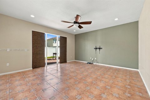 House in Miramar, Florida 5 bedrooms, 244.98 sq.m. № 2392577 - photo 10