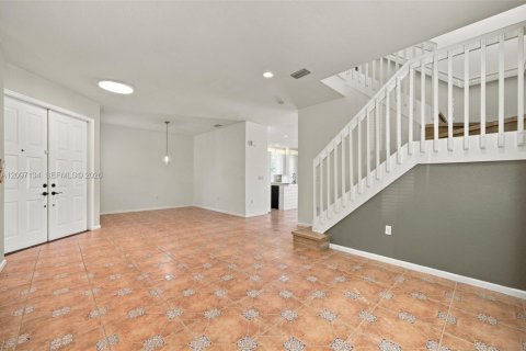 House in Miramar, Florida 5 bedrooms, 244.98 sq.m. № 2392577 - photo 4