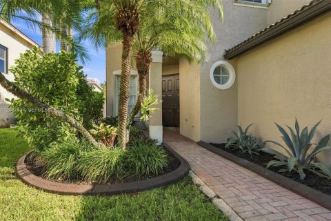 House in Miramar, Florida 5 bedrooms, 244.98 sq.m. № 2392577 - photo 3