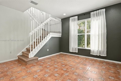 House in Miramar, Florida 5 bedrooms, 244.98 sq.m. № 2392577 - photo 5