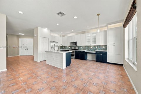 House in Miramar, Florida 5 bedrooms, 244.98 sq.m. № 2392577 - photo 8