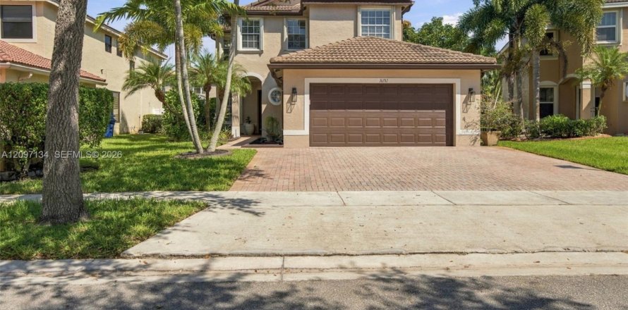 House in Miramar, Florida 5 bedrooms, 244.98 sq.m. № 2392577