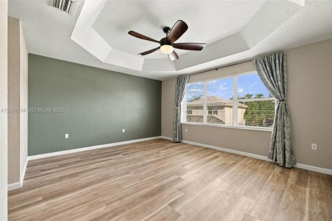 House in Miramar, Florida 5 bedrooms, 244.98 sq.m. № 2392577 - photo 15