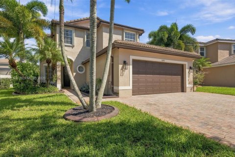 House in Miramar, Florida 5 bedrooms, 244.98 sq.m. № 2392577 - photo 2
