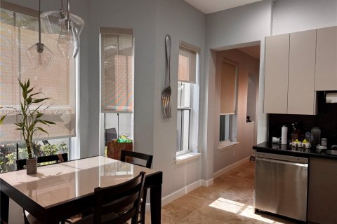 Townhouse in Hollywood, Florida 3 bedrooms, 214.05 sq.m. № 2399574 - photo 10