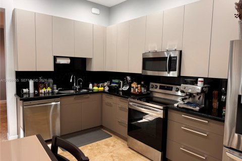 Townhouse in Hollywood, Florida 3 bedrooms, 214.05 sq.m. № 2399574 - photo 9