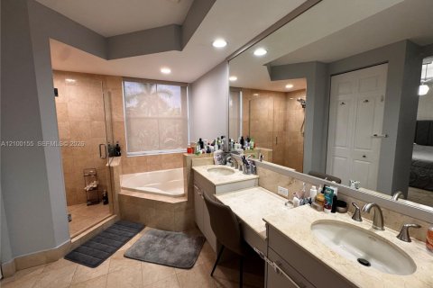 Townhouse in Hollywood, Florida 3 bedrooms, 214.05 sq.m. № 2399574 - photo 21