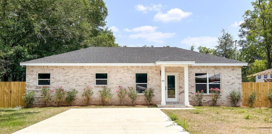 House in De Funiak Springs, Florida 3 bedrooms, 114.73 sq.m. № 562024