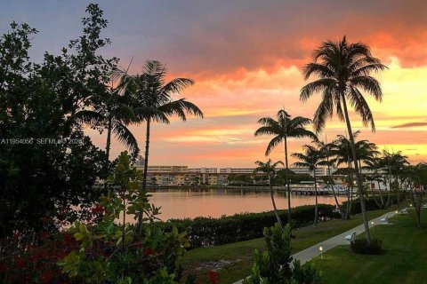 Condo in Aventura, Florida, 2 bedrooms  № 2019900 - photo 2