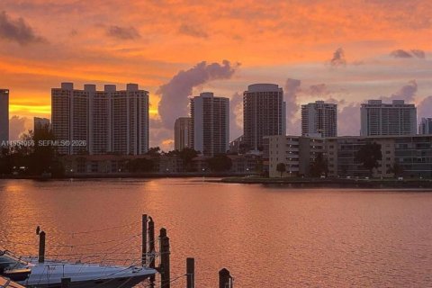 Condo in Aventura, Florida, 2 bedrooms  № 2019900 - photo 4