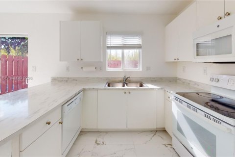 Купить таунхаус в Флорида-Сити, Флорида 3 спальни, 118.54м2, № 2005661 - фото 9