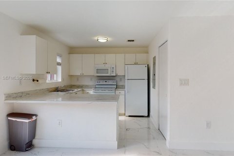 Купить таунхаус в Флорида-Сити, Флорида 3 спальни, 118.54м2, № 2005661 - фото 13