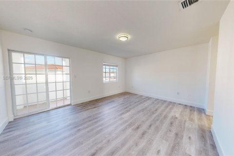 Купить таунхаус в Флорида-Сити, Флорида 3 спальни, 118.54м2, № 2005661 - фото 2