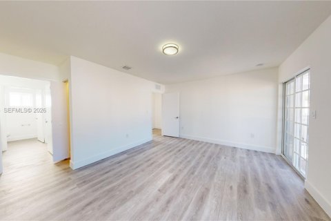 Купить таунхаус в Флорида-Сити, Флорида 3 спальни, 118.54м2, № 2005661 - фото 18