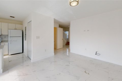 Купить таунхаус в Флорида-Сити, Флорида 3 спальни, 118.54м2, № 2005661 - фото 6