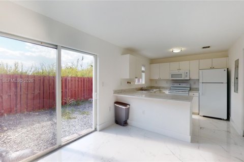 Купить таунхаус в Флорида-Сити, Флорида 3 спальни, 118.54м2, № 2005661 - фото 7