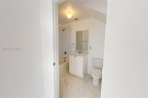 Купить таунхаус в Флорида-Сити, Флорида 3 спальни, 118.54м2, № 2005661 - фото 30