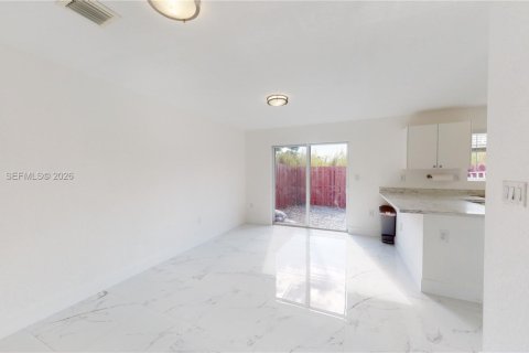 Купить таунхаус в Флорида-Сити, Флорида 3 спальни, 118.54м2, № 2005661 - фото 5