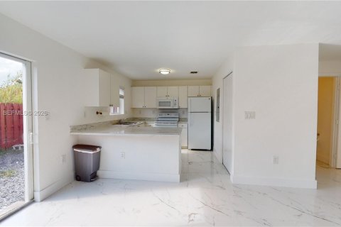 Купить таунхаус в Флорида-Сити, Флорида 3 спальни, 118.54м2, № 2005661 - фото 8