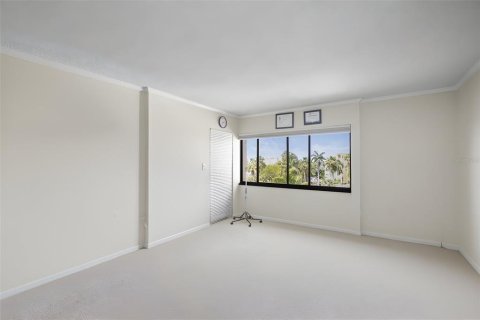 Condo in Madeira Beach, Florida, 2 bedrooms № 2204735 - photo 28