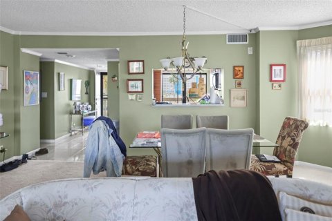 Condo in Madeira Beach, Florida, 2 bedrooms № 2204735 - photo 16