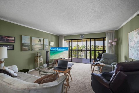 Condo in Madeira Beach, Florida, 2 bedrooms № 2204735 - photo 14