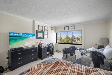 Condo in Madeira Beach, Florida, 2 bedrooms № 2204735 - photo 29