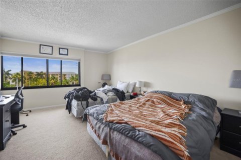 Condo in Madeira Beach, Florida, 2 bedrooms № 2204735 - photo 27