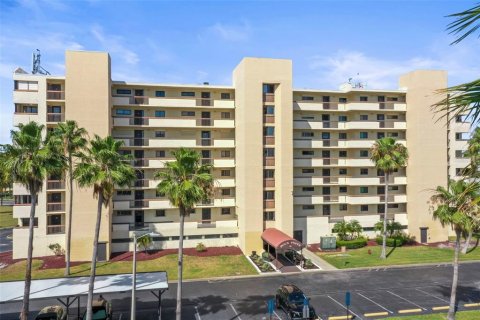 Condominio en Madeira Beach, Florida, 2 dormitorios № 2204735
