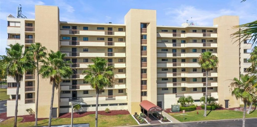 Condo in Madeira Beach, Florida, 2 bedrooms № 2204735