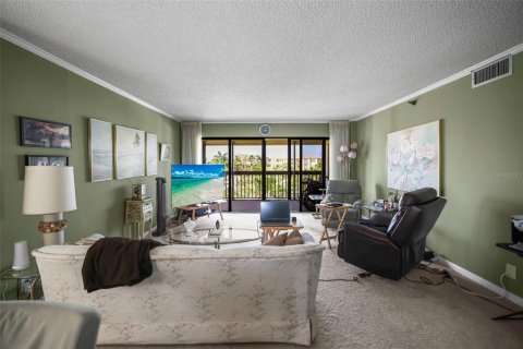 Condo in Madeira Beach, Florida, 2 bedrooms № 2204735 - photo 15