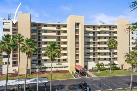 Condo in Madeira Beach, Florida, 2 bedrooms № 2204735 - photo 2