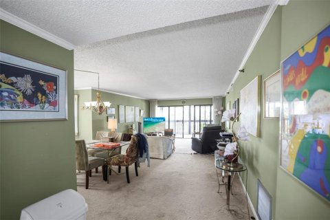 Condo in Madeira Beach, Florida, 2 bedrooms № 2204735 - photo 8