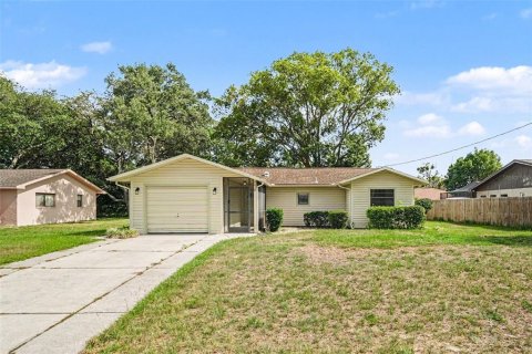 House in Spring Hill, Florida 3 bedrooms, 116.59 sq.m. № 2233430