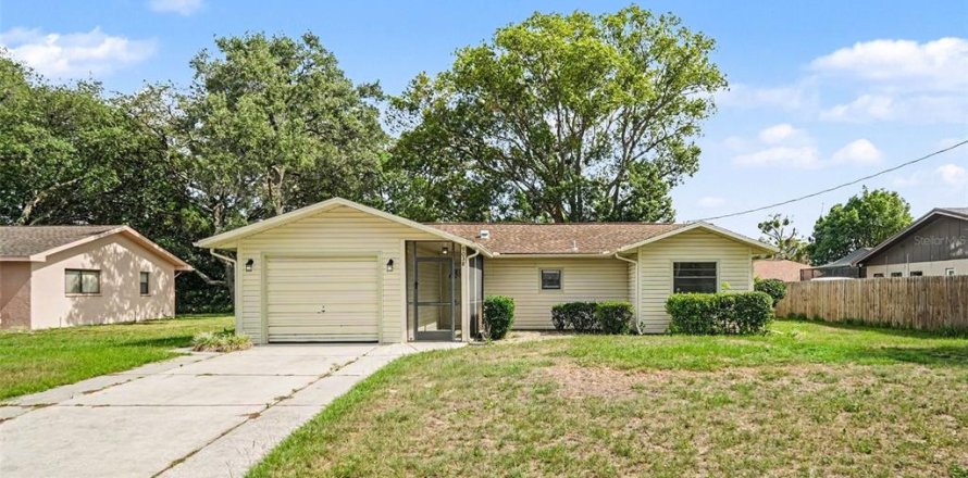 Villa ou maison à Spring Hill, Floride 3 chambres, 116.59 m2 № 2233430