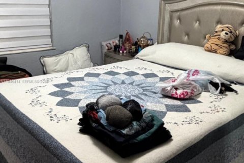 Casa en venta en Hialeah, Florida, 3 dormitorios, 119.1 m2 № 2001695 - foto 5