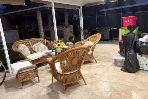 Casa en venta en Hialeah, Florida, 3 dormitorios, 119.1 m2 № 2001695 - foto 9