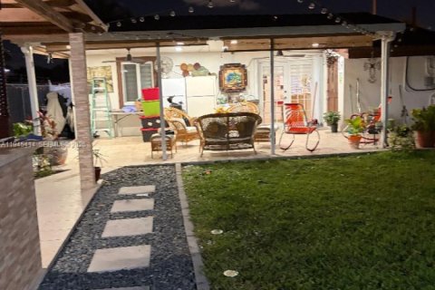 Casa en venta en Hialeah, Florida, 3 dormitorios, 119.1 m2 № 2001695 - foto 8