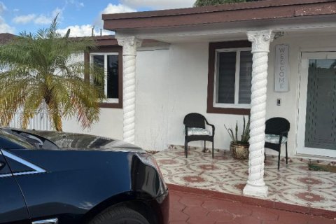 Casa en Hialeah, Florida 3 dormitorios, 119.1 m2 № 2001695