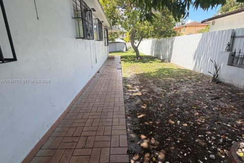 Villa ou maison à vendre à Hialeah, Floride: 4 chambres, 129.32 m2 № 2241618 - photo 18