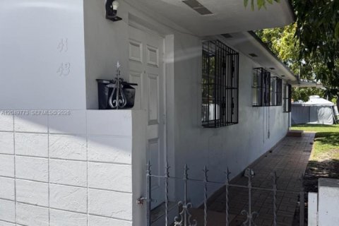 Villa ou maison à vendre à Hialeah, Floride: 4 chambres, 129.32 m2 № 2241618 - photo 8