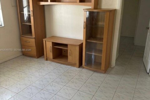 Villa ou maison à vendre à Hialeah, Floride: 4 chambres, 129.32 m2 № 2241618 - photo 19
