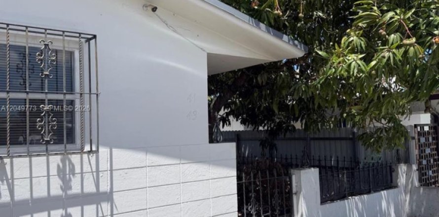 Villa ou maison à Hialeah, Floride 4 chambres, 129.32 m2 № 2241618