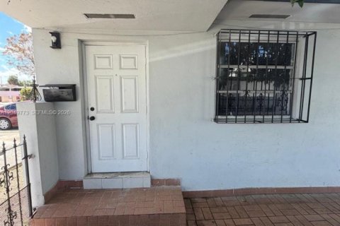 Villa ou maison à vendre à Hialeah, Floride: 4 chambres, 129.32 m2 № 2241618 - photo 11